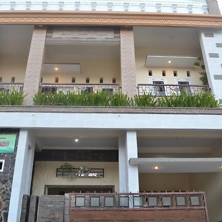 Griya Nelwan Guest House Malang Zewnętrze zdjęcie