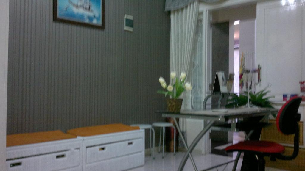 Griya Nelwan Guest House Malang Zewnętrze zdjęcie