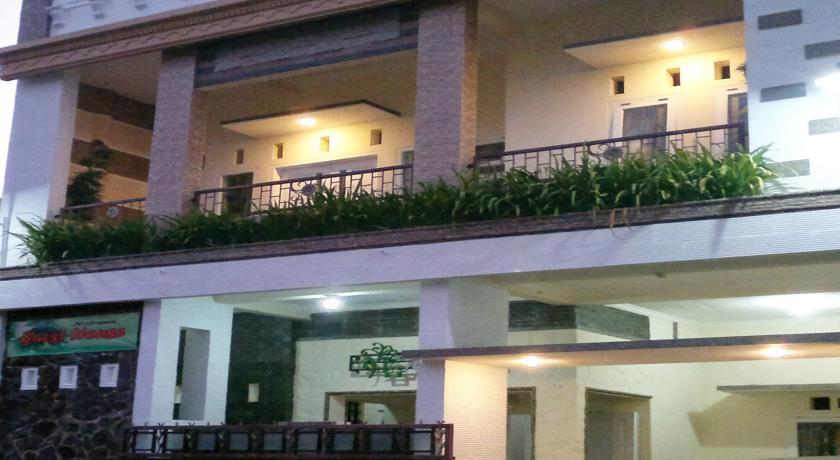 Griya Nelwan Guest House Malang Zewnętrze zdjęcie